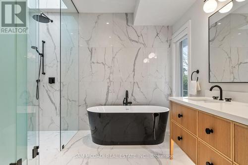 39 Oakwood Avenue N, Mississauga, ON - Indoor Photo Showing Bathroom