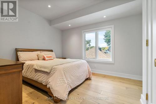 39 Oakwood Avenue N, Mississauga, ON - Indoor Photo Showing Bedroom