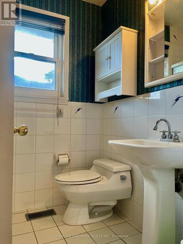 2319 Barclay Road, Burlington, ON - Indoor Photo Showing Bathroom