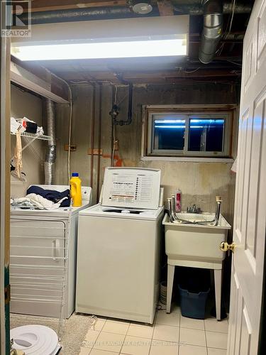 2319 Barclay Road, Burlington, ON - Indoor Photo Showing Laundry Room
