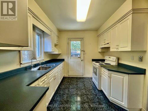 2319 Barclay Road, Burlington, ON - Indoor Photo Showing Kitchen With Double Sink