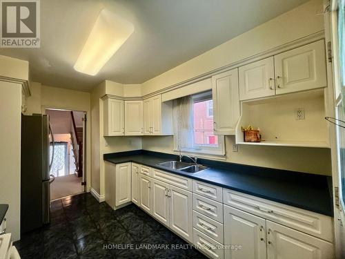 2319 Barclay Road, Burlington, ON - Indoor Photo Showing Kitchen With Double Sink
