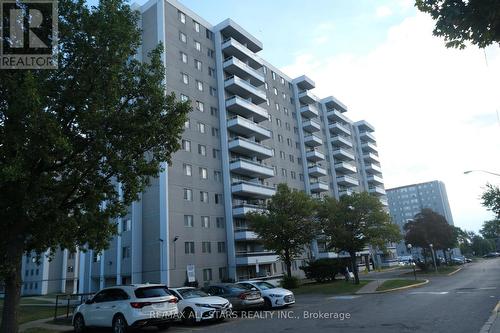 109 - 200 LOTHERTON PATHWAY  Toronto, ON M6B 2G8