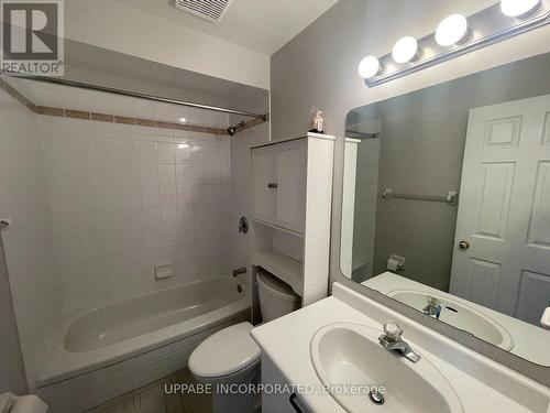 202 Forestglade Crescent, Ottawa, ON - Indoor Photo Showing Bathroom