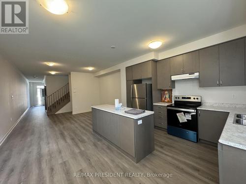 45 Gledhill Crescent, Cambridge, ON - Indoor Photo Showing Kitchen With Double Sink With Upgraded Kitchen