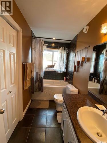 454 Darlington Street E, Yorkton, SK - Indoor Photo Showing Bathroom