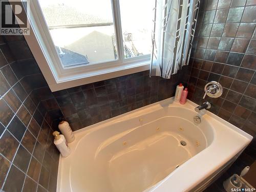 454 Darlington Street E, Yorkton, SK - Indoor Photo Showing Bathroom