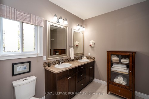39 Dinnick Crescent, Orangeville, ON - Indoor Photo Showing Bathroom
