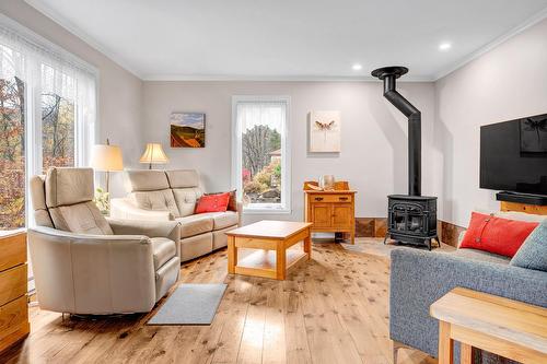 Salon - 326 Ch. Filion, Sainte-Anne-Des-Lacs, QC - Indoor Photo Showing Living Room With Fireplace