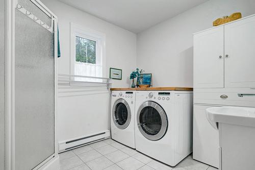 Salle de bains - 326 Ch. Filion, Sainte-Anne-Des-Lacs, QC - Indoor Photo Showing Laundry Room