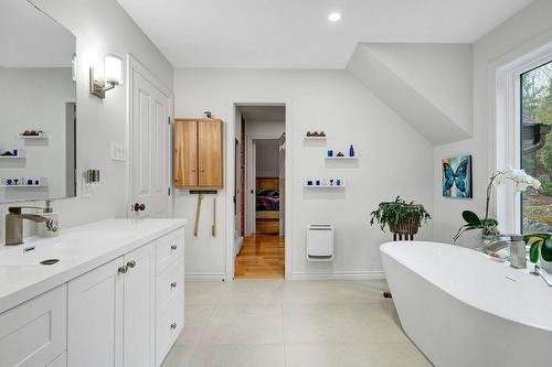 Salle de bains attenante à la CCP - 326 Ch. Filion, Sainte-Anne-Des-Lacs, QC - Indoor Photo Showing Bathroom