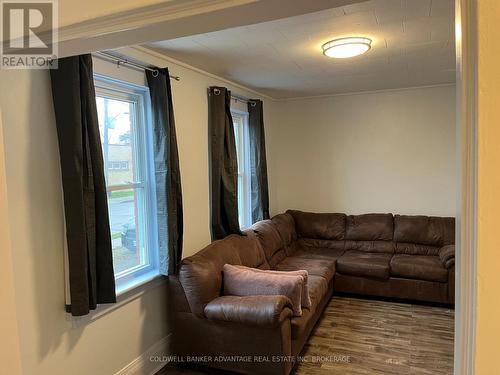 14 Albert Street, Welland (Welland Downtown), ON - Indoor Photo Showing Living Room
