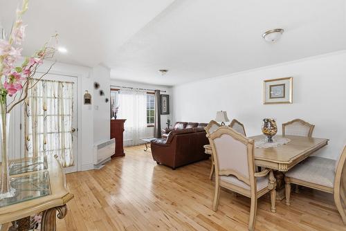 Salon - 12055 Av. Éthier, Montréal (Montréal-Nord), QC - Indoor