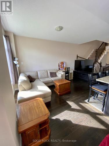 108 Camden Private, Ottawa, ON - Indoor Photo Showing Living Room