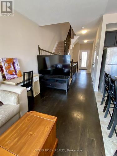 108 Camden Private, Ottawa, ON - Indoor Photo Showing Living Room