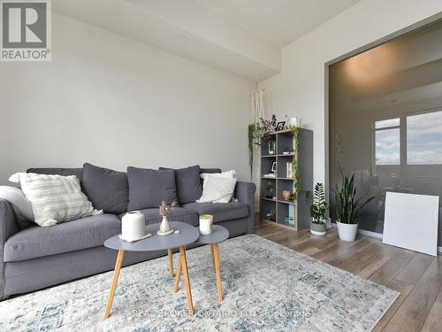 1011 - 100 Champagne Avenue S, Ottawa, ON - Indoor Photo Showing Living Room