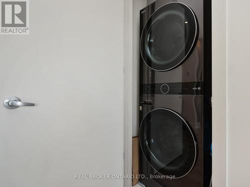 1011 - 100 Champagne Avenue S, Ottawa, ON - Indoor Photo Showing Laundry Room