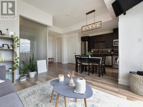 1011 - 100 Champagne Avenue S, Ottawa, ON - Indoor Photo Showing Living Room