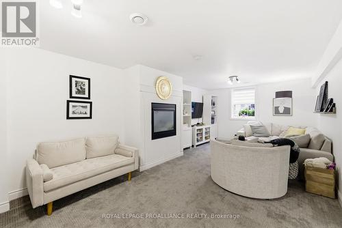 804 Lees Avenue, Cobourg, ON - Indoor Photo Showing Living Room