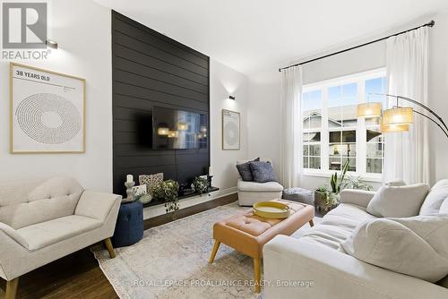804 Lees Avenue, Cobourg, ON - Indoor Photo Showing Living Room