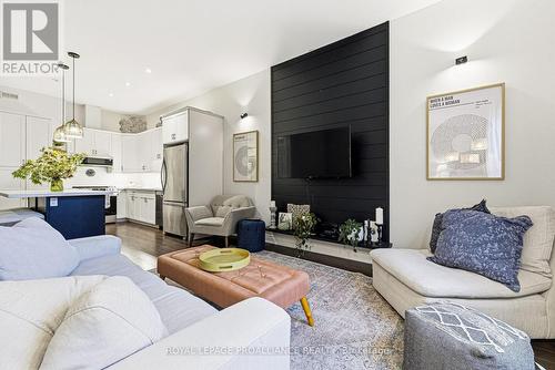 804 Lees Avenue, Cobourg, ON - Indoor Photo Showing Living Room