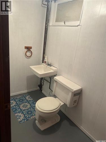 220 Avenue Road, Kamsack, SK - Indoor Photo Showing Bathroom
