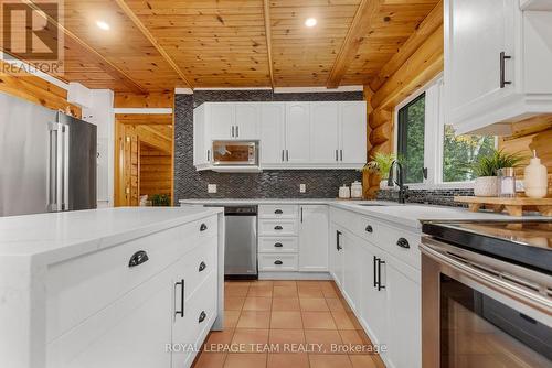 9 Hubertine Gate, Ottawa, ON - Indoor Photo Showing Kitchen