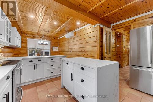 9 Hubertine Gate, Ottawa, ON - Indoor Photo Showing Kitchen