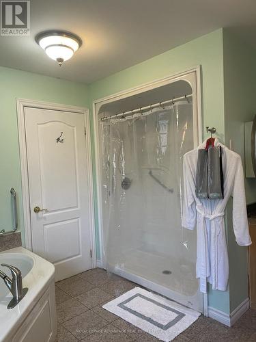 Main bathroom - 6 Jessie Drive, Perth, ON - Indoor Photo Showing Bathroom