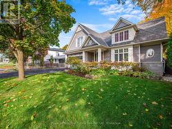 231 CHERRYHILL ROAD  Oakville (Br Bronte), ON L6L 3E3