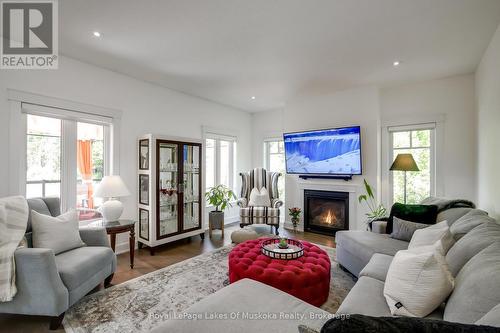 75 Selkirk Drive, Huntsville (Chaffey), ON - Indoor Photo Showing Living Room With Fireplace