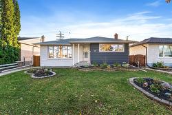 494 Oakview Avenue  Winnipeg, MB R2K 0S5
