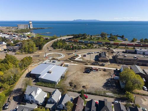 2 142 Cumberland Street N, Thunder Bay, ON 