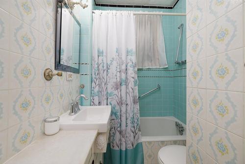 Salle de bains - 2180  - 2182 Av. De Melrose, Montréal (Côte-Des-Neiges/Notre-Dame-De-Grâce), QC - Indoor Photo Showing Bathroom