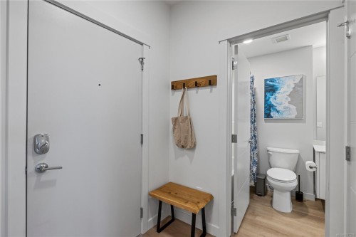 109W-140 Jensen Ave West, Parksville, BC - Indoor Photo Showing Bathroom