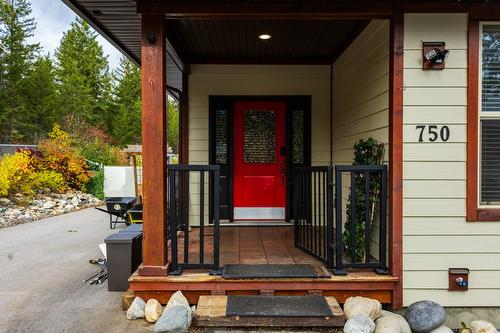 750 Firwood Road, Kelowna, BC - Outdoor