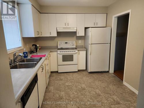 612 Dundee Avenue, Oshawa, ON - Indoor Photo Showing Kitchen With Double Sink