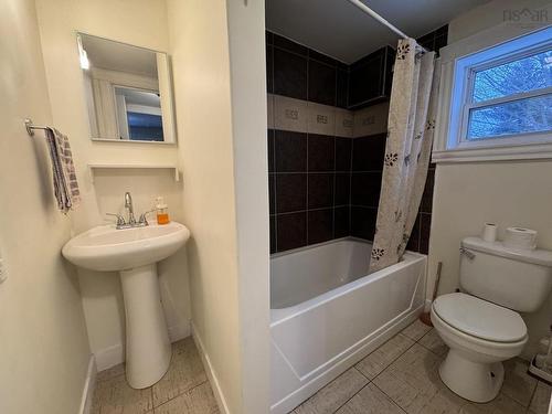 208 Pleasant Street, Truro, NS 