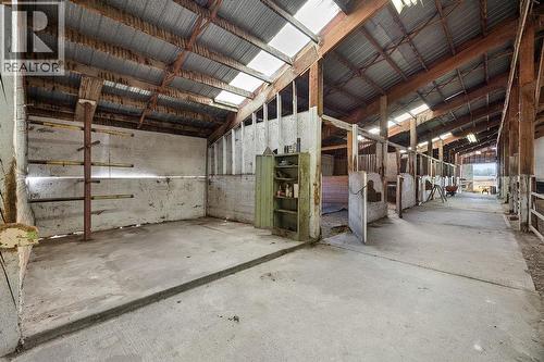 1823 Francis Street, Vernon, BC - Indoor Photo Showing Garage