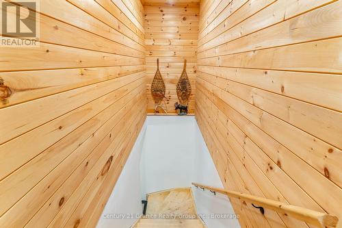 10498 Highway 118, Algonquin Highlands (Stanhope), ON - Indoor Photo Showing Other Room