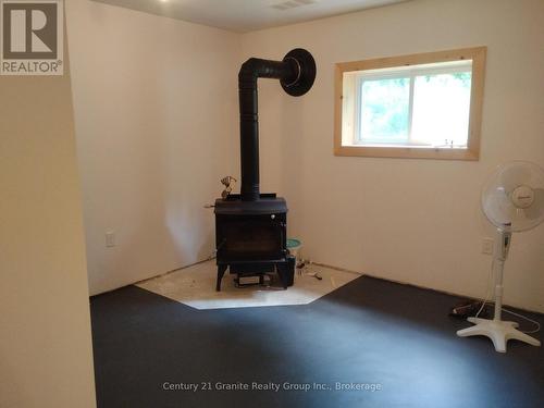 10498 Highway 118, Algonquin Highlands (Stanhope), ON - Indoor Photo Showing Other Room