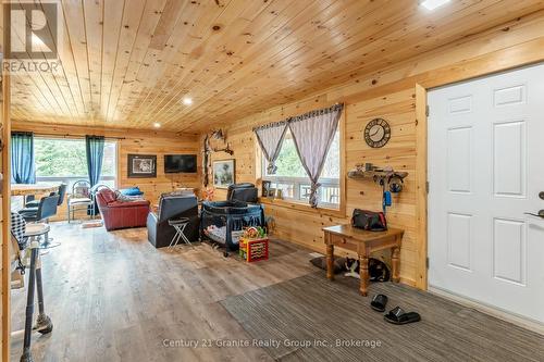 10498 Highway 118, Algonquin Highlands (Stanhope), ON - Indoor Photo Showing Other Room