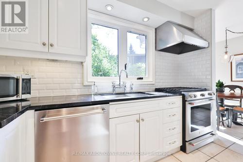 206 Rossmore Boulevard, Burlington, ON - Indoor Photo Showing Kitchen With Stainless Steel Kitchen With Upgraded Kitchen