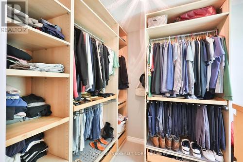 206 Rossmore Boulevard, Burlington, ON - Indoor With Storage