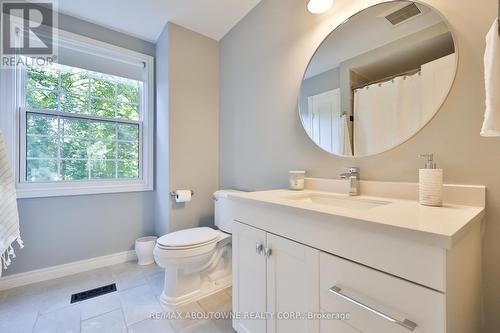 206 Rossmore Boulevard, Burlington, ON - Indoor Photo Showing Bathroom
