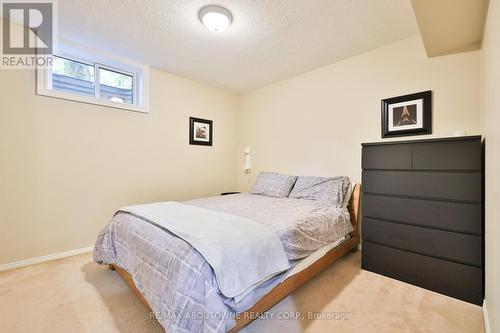 206 Rossmore Boulevard, Burlington, ON - Indoor Photo Showing Bedroom