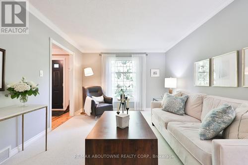 206 Rossmore Boulevard, Burlington, ON - Indoor Photo Showing Living Room