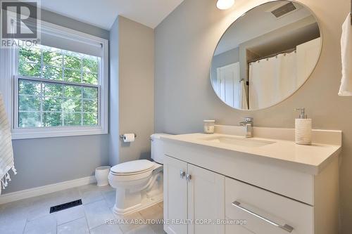 206 Rossmore Boulevard, Burlington, ON - Indoor Photo Showing Bathroom