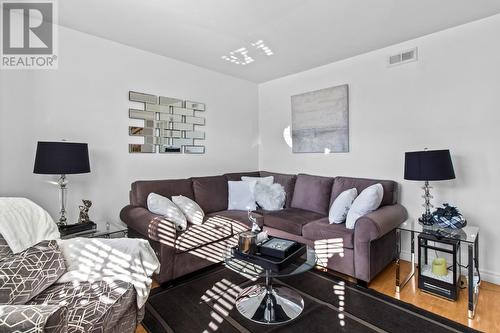 3 Butterworth Place, St. John'S, NL - Indoor Photo Showing Living Room