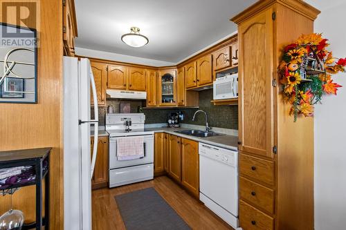 3 Butterworth Place, St. John'S, NL - Indoor Photo Showing Kitchen With Double Sink